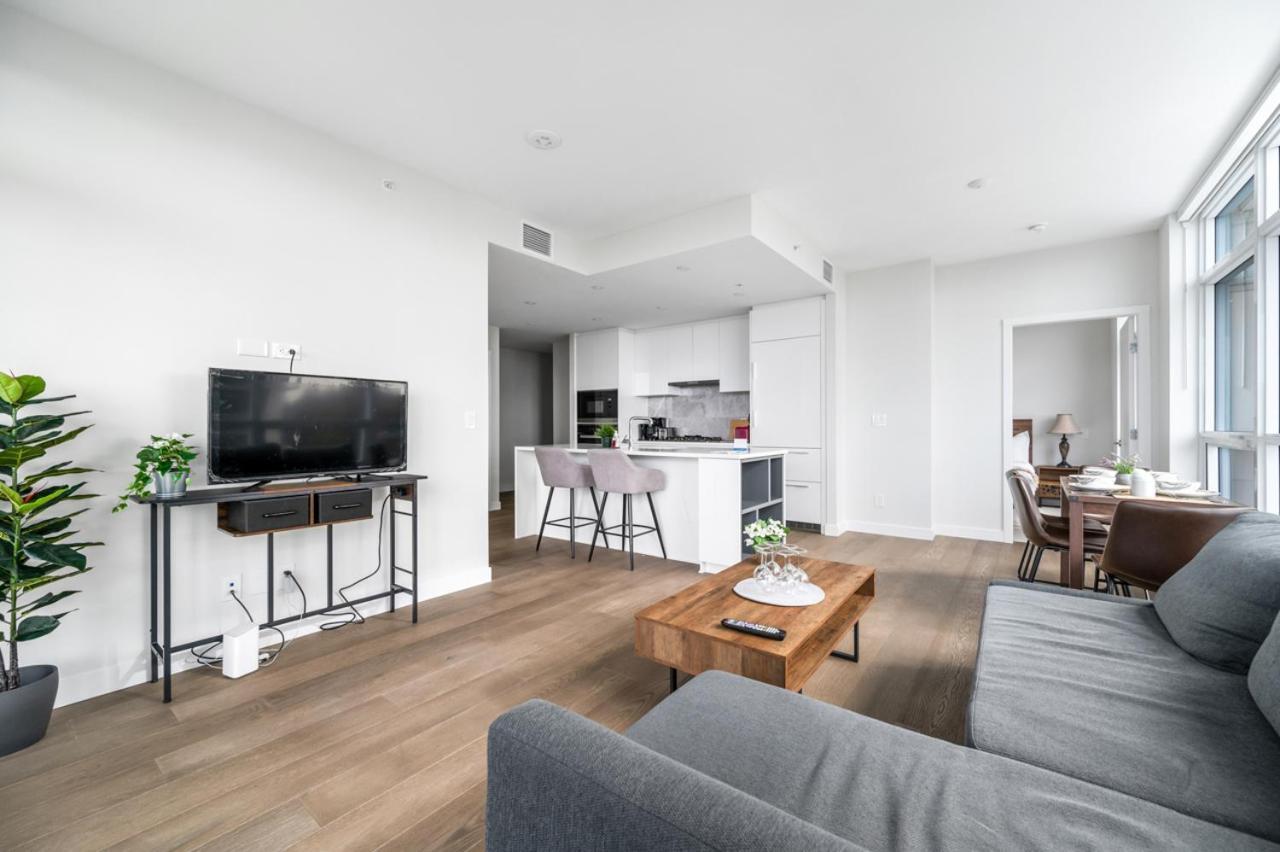 Urban Oasis: Stylish Apartment Retreat At Ubc Vancouver Bagian luar foto