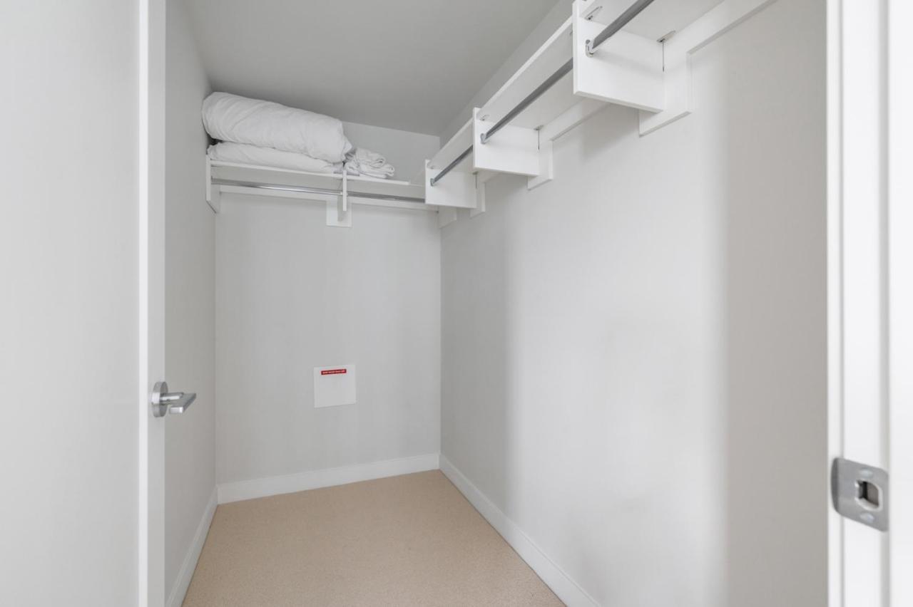 Urban Oasis: Stylish Apartment Retreat At Ubc Vancouver Bagian luar foto