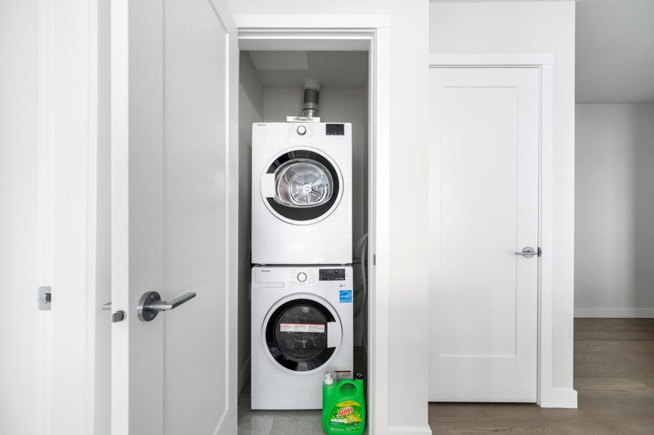 Urban Oasis: Stylish Apartment Retreat At Ubc Vancouver Bagian luar foto