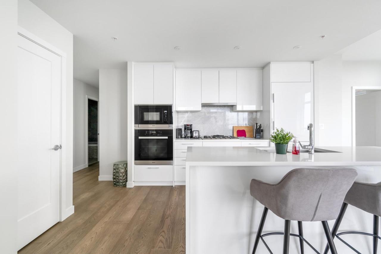 Urban Oasis: Stylish Apartment Retreat At Ubc Vancouver Bagian luar foto