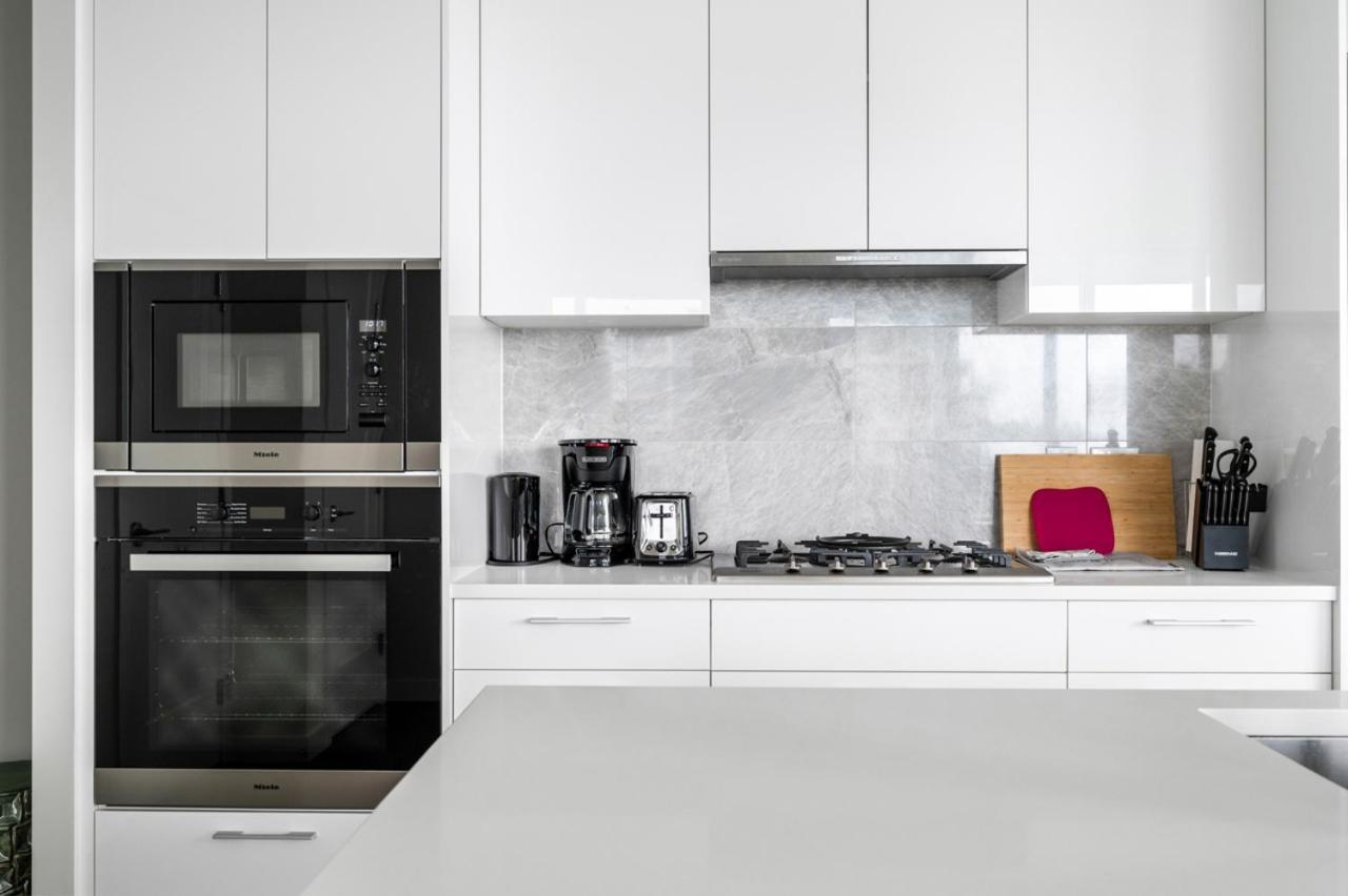 Urban Oasis: Stylish Apartment Retreat At Ubc Vancouver Bagian luar foto