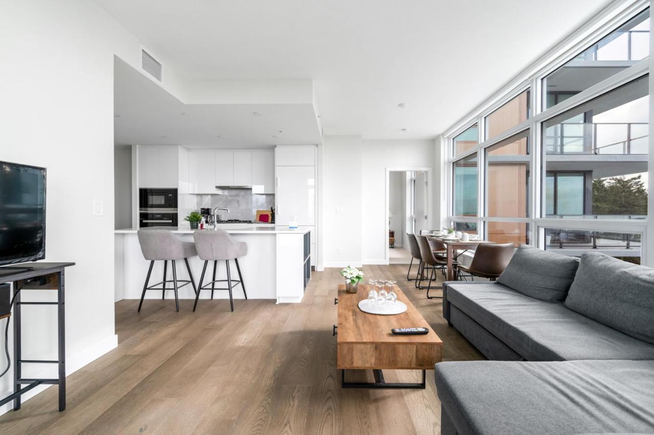 Urban Oasis: Stylish Apartment Retreat At Ubc Vancouver Bagian luar foto
