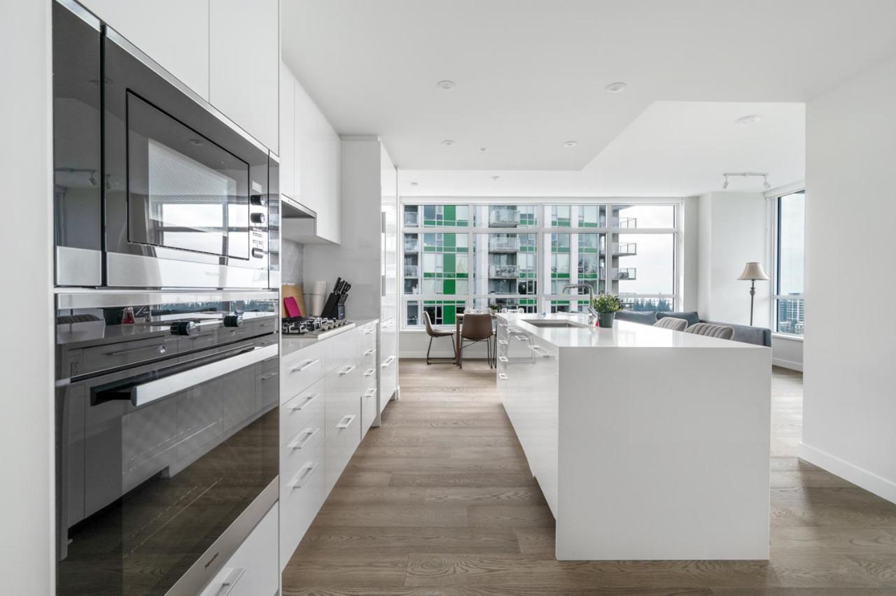 Urban Oasis: Stylish Apartment Retreat At Ubc Vancouver Bagian luar foto