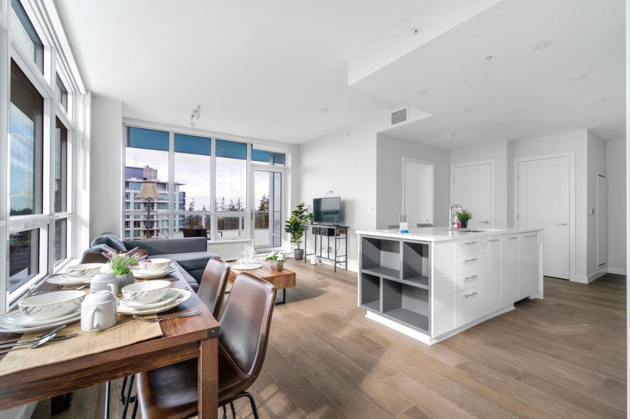 Urban Oasis: Stylish Apartment Retreat At Ubc Vancouver Bagian luar foto